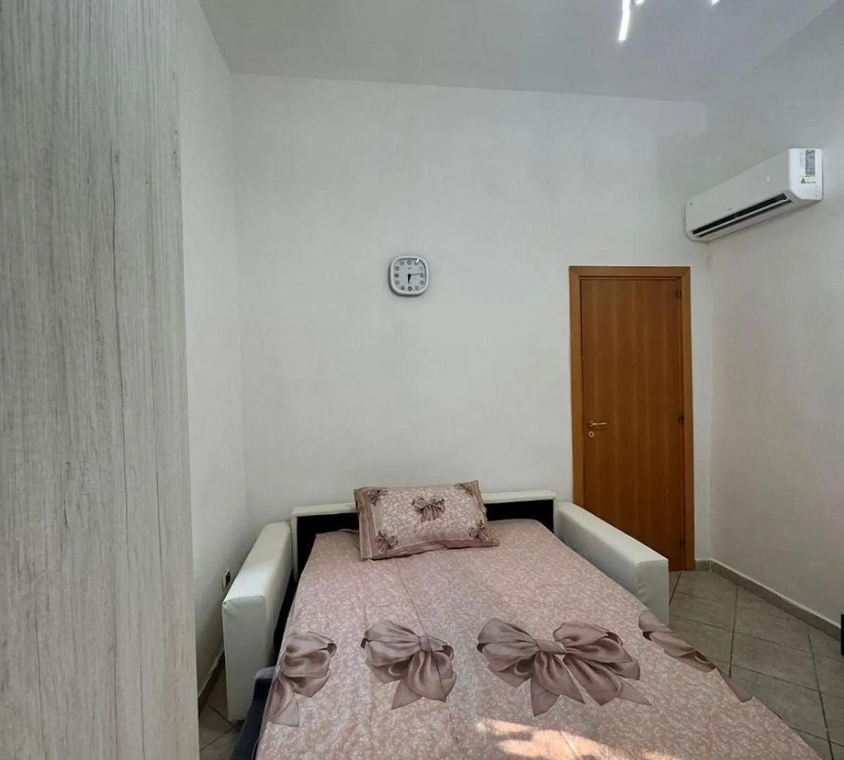 Vila House Of The Night Two Neapol